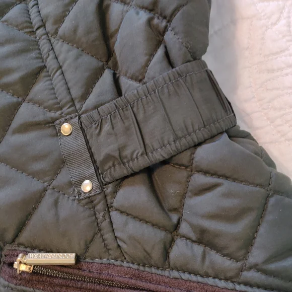 Weatherproof fur lined vest. - Picture 6 of 12